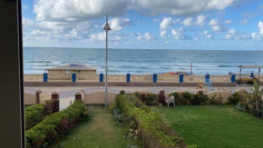 Renovated super Lux Apartment Chalet Direct sea view 2 bed rooms Al Mamourah شاليه الترا لوكس شاطىء المعموره دور اول على البحر مباشره مع كارنيهات الدخول طوال السنه و الشاطىء الخاص من اول مايو لنهايه ا